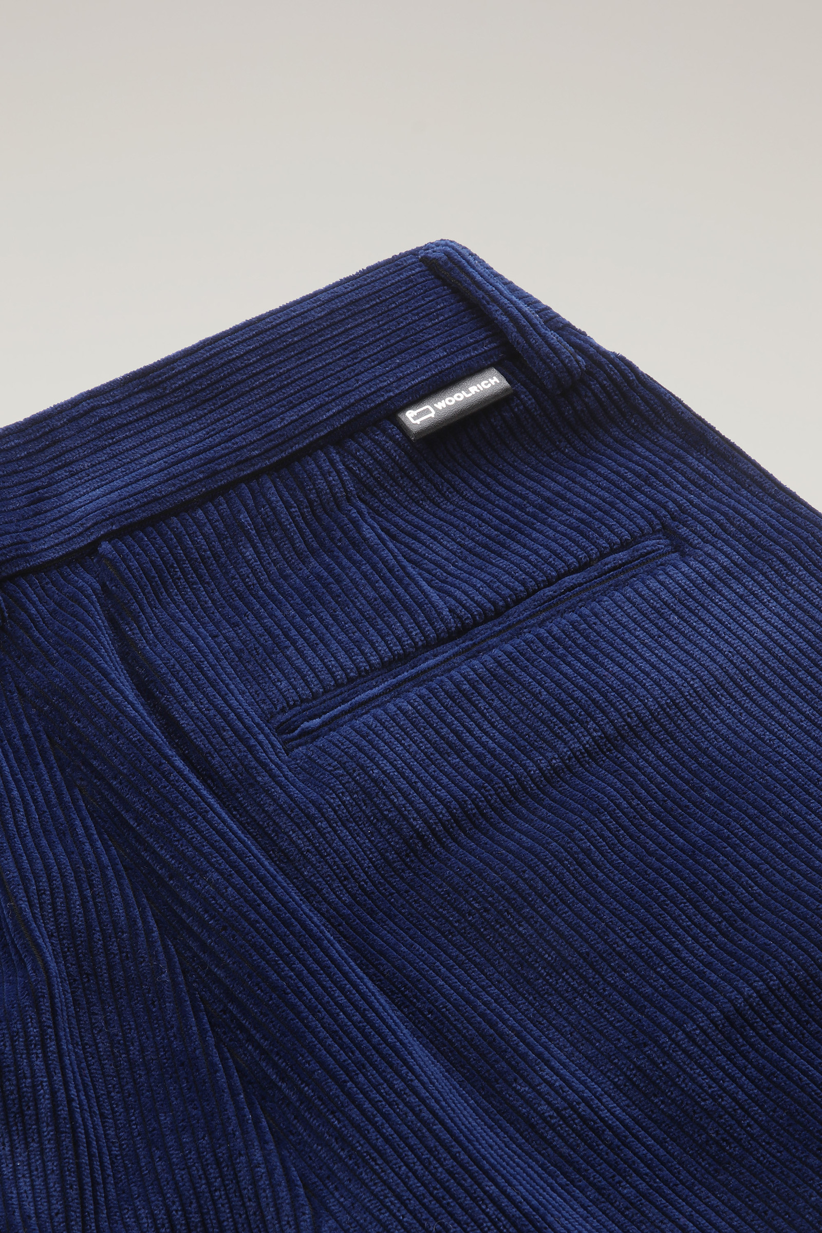Bundfaltenhose aus weichem Kord Blau photo 7 | Woolrich