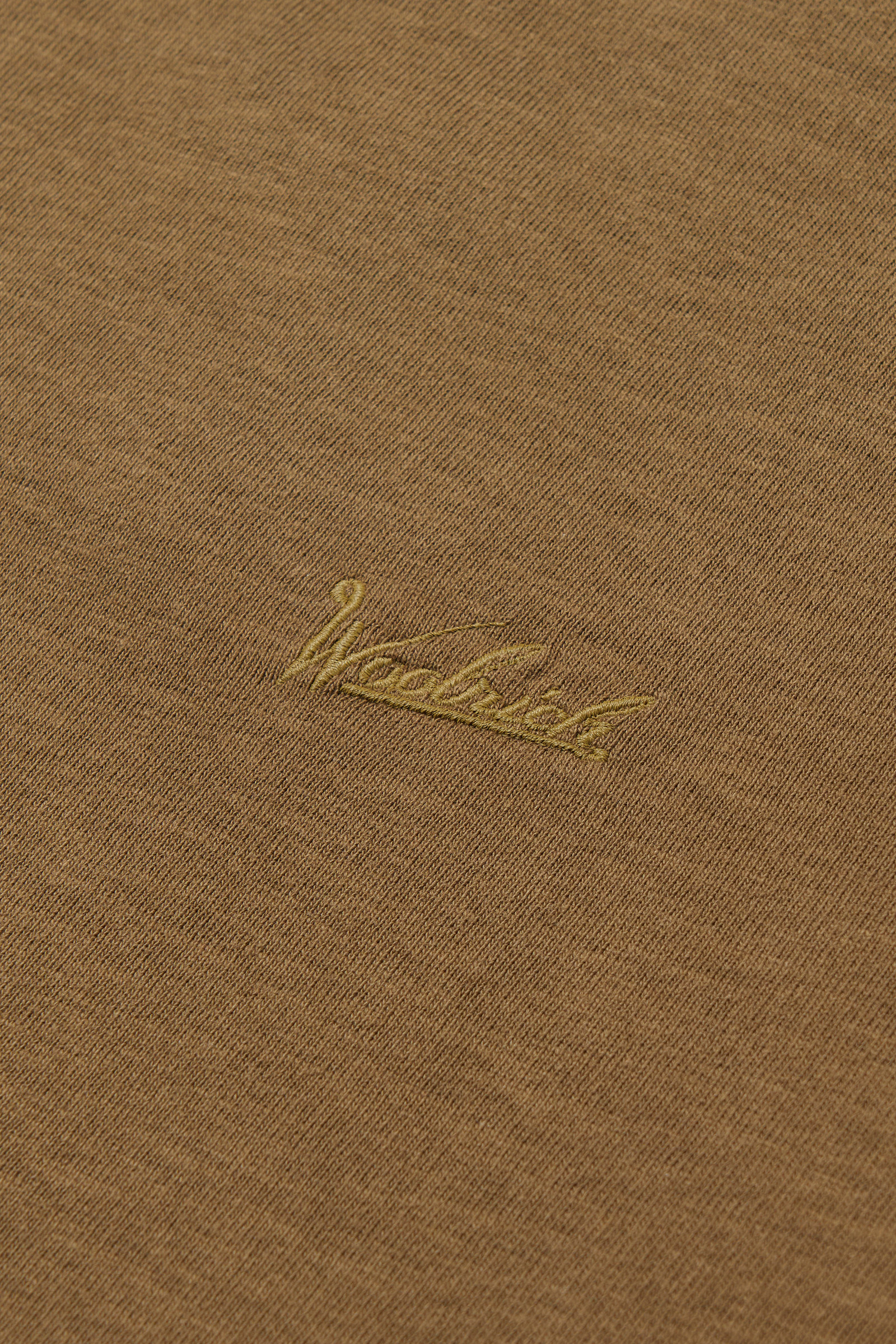 T-shirt a maniche lunghe in puro cotone con logo ricamato verde photo 2 | Woolrich