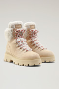 Hiking Boots with Sheepskin