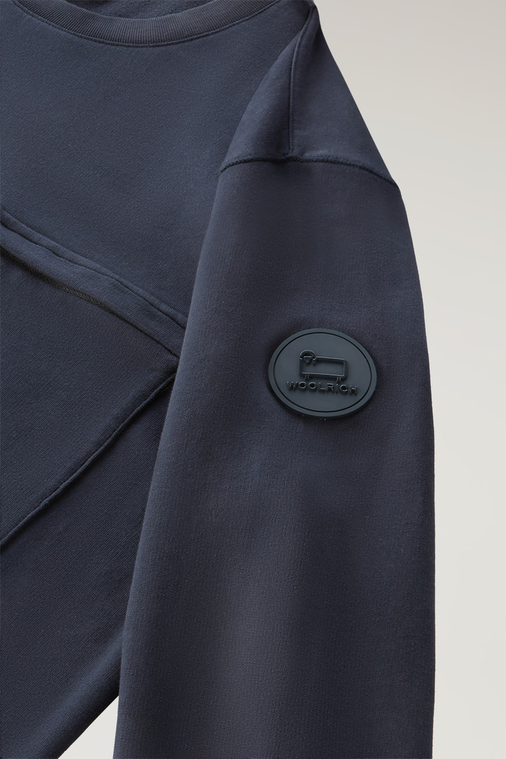 Sweat-shirt à col rond en pur coton muni d’une poche zippée Bleu photo 3 | Woolrich