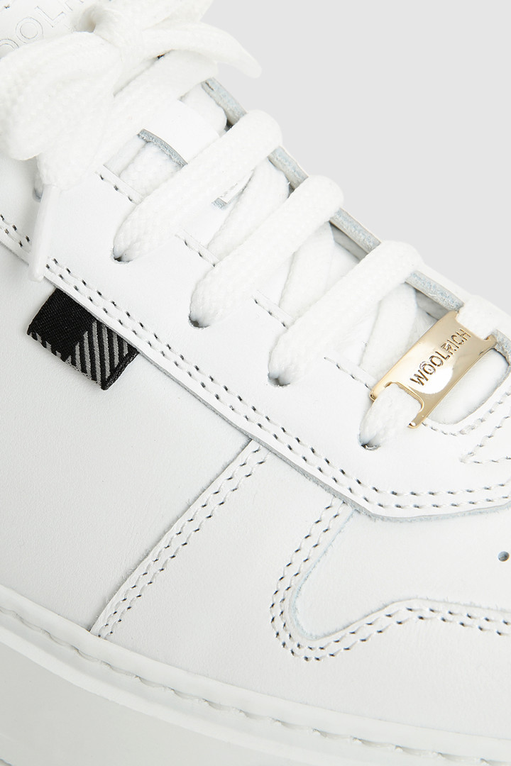 Sneakers de tennis classiques avec détails en daim