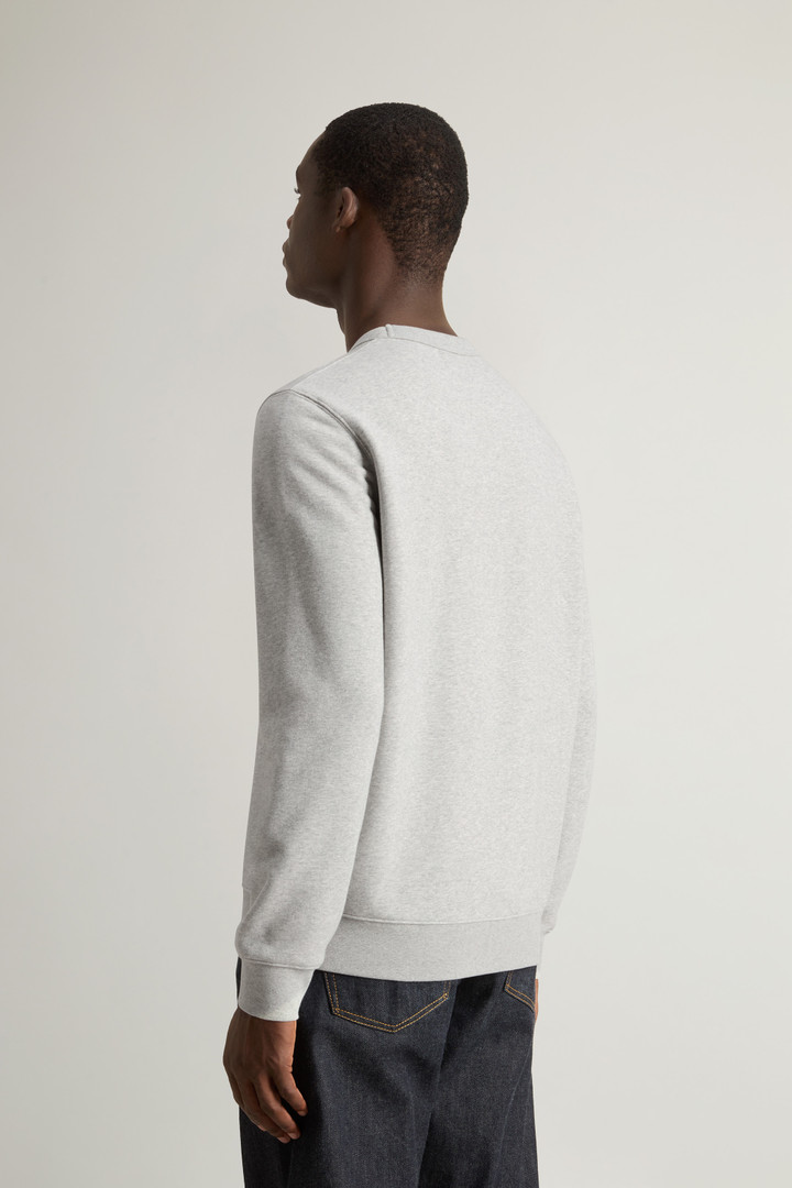 Sweatshirt mit Rundhalsausschnitt aus Baumwoll-Mischgewebe mit gesticktem Logo Grau photo 3 | Woolrich