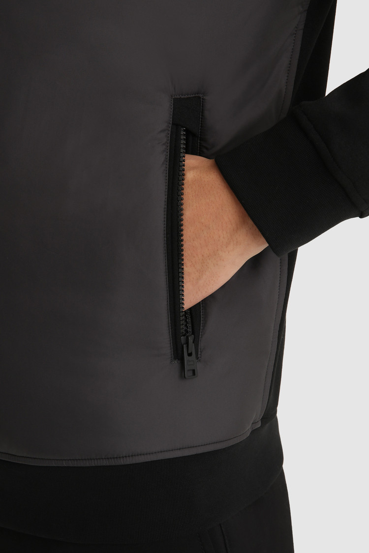 Kapuzenpulli aus Hybrid-Gewebe