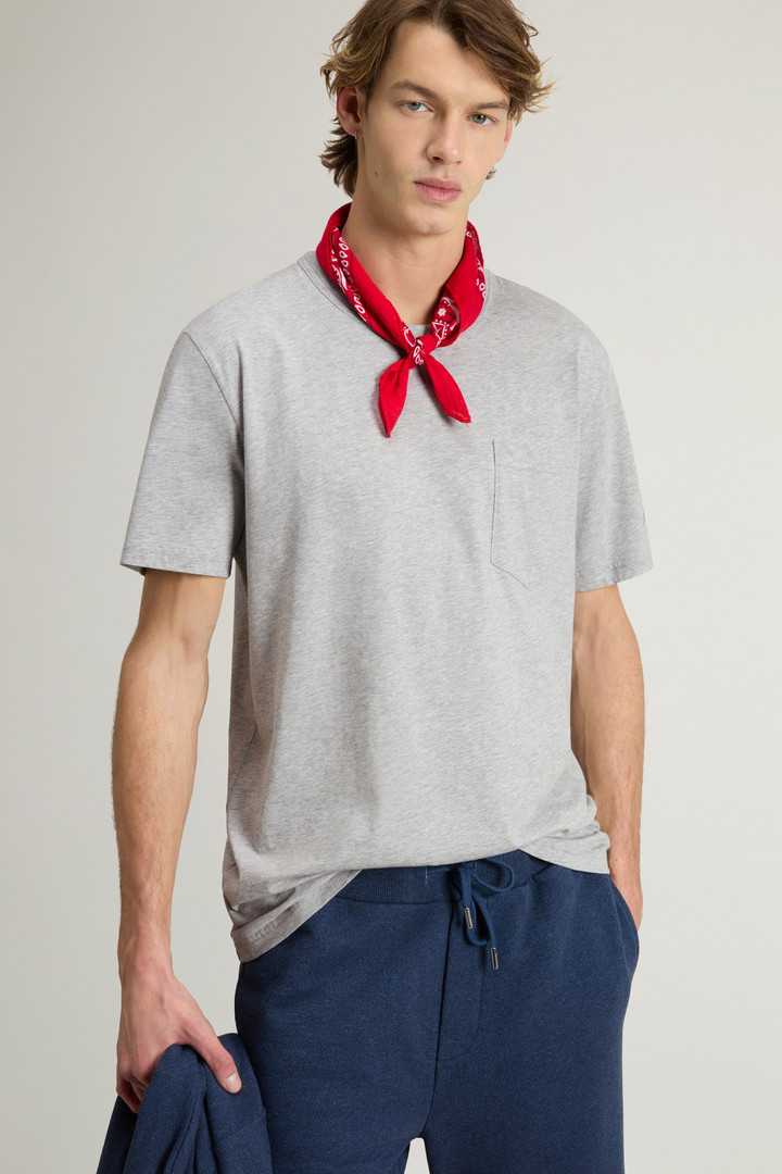 LOGO POCKET T-SHIRT Gris photo 4 | Woolrich