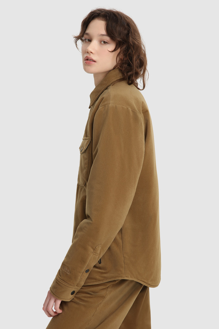 Geïsoleerd corduroy shirt