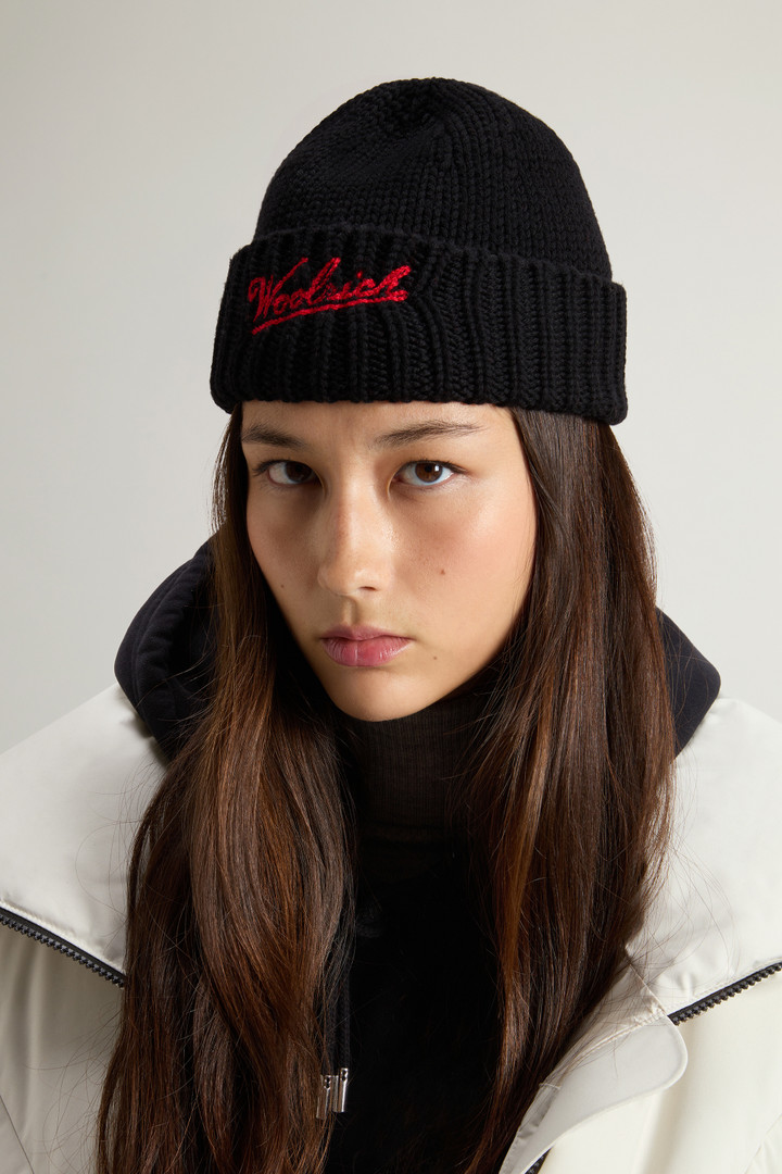 Beanie in Pure Merino Virgin Wool with Contrasting Logo Black photo 5 | Woolrich