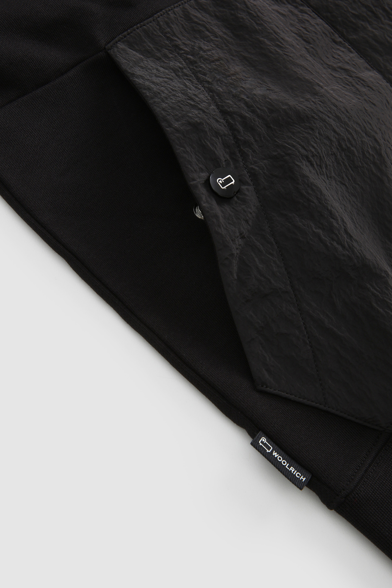 Sudadera con capucha de vellón con cremallera y detalles de nailon arrugado negro photo 6 | Woolrich