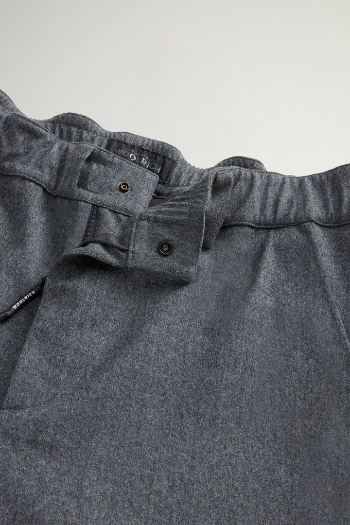 Pants in Three-Layered Italian Pure Virgin Wool by Todd Snyder Gray photo 5 | Woolrich