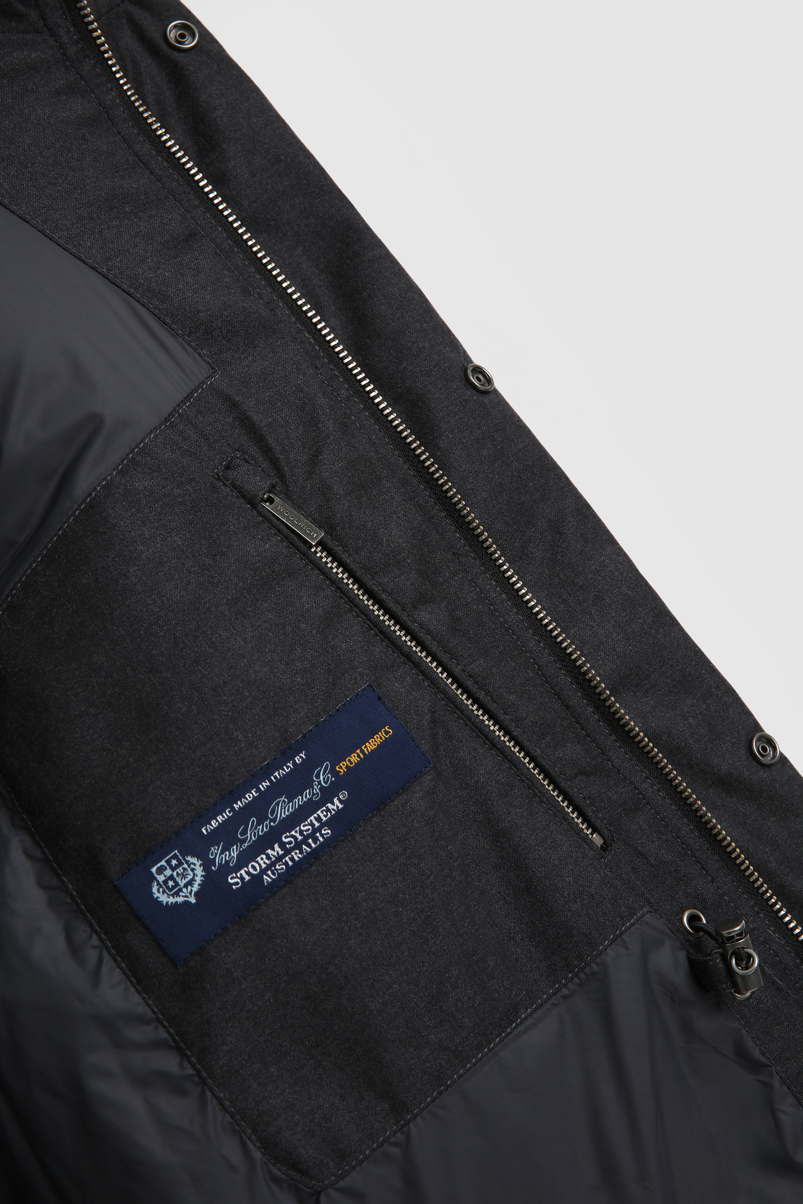 Giacca in lana italiana pregiata misto seta realizzata con un tessuto Loro Piana nero photo 9 | Woolrich