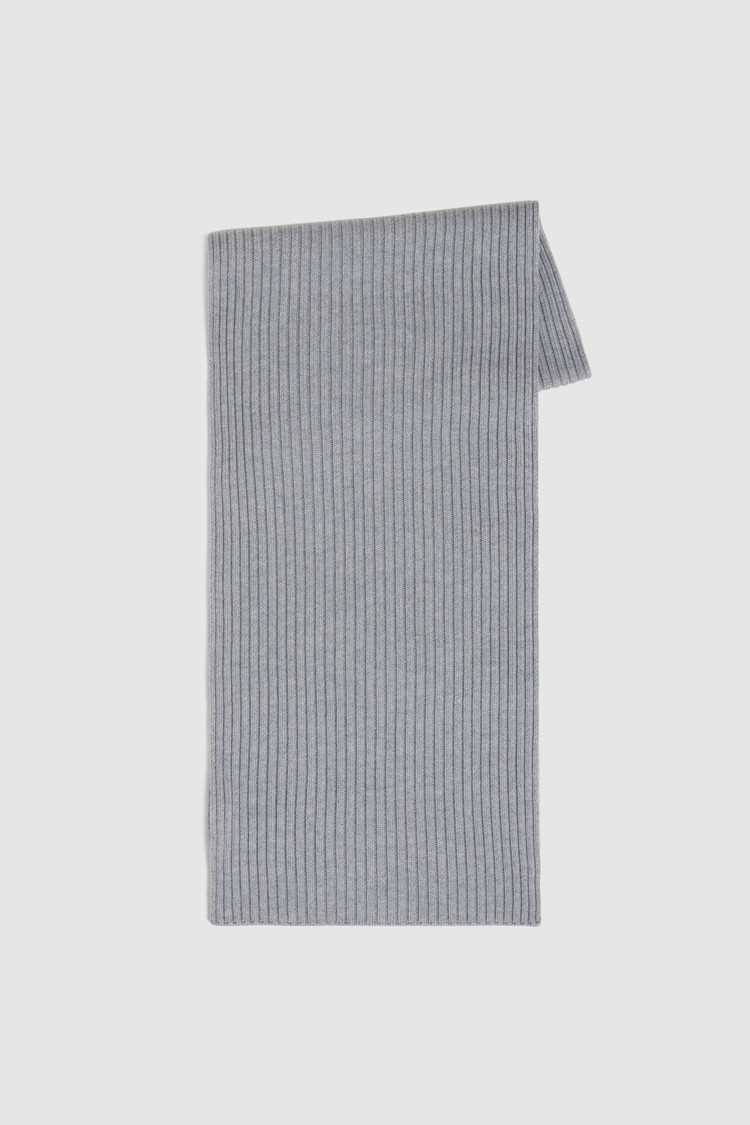 Solid color wool scarf