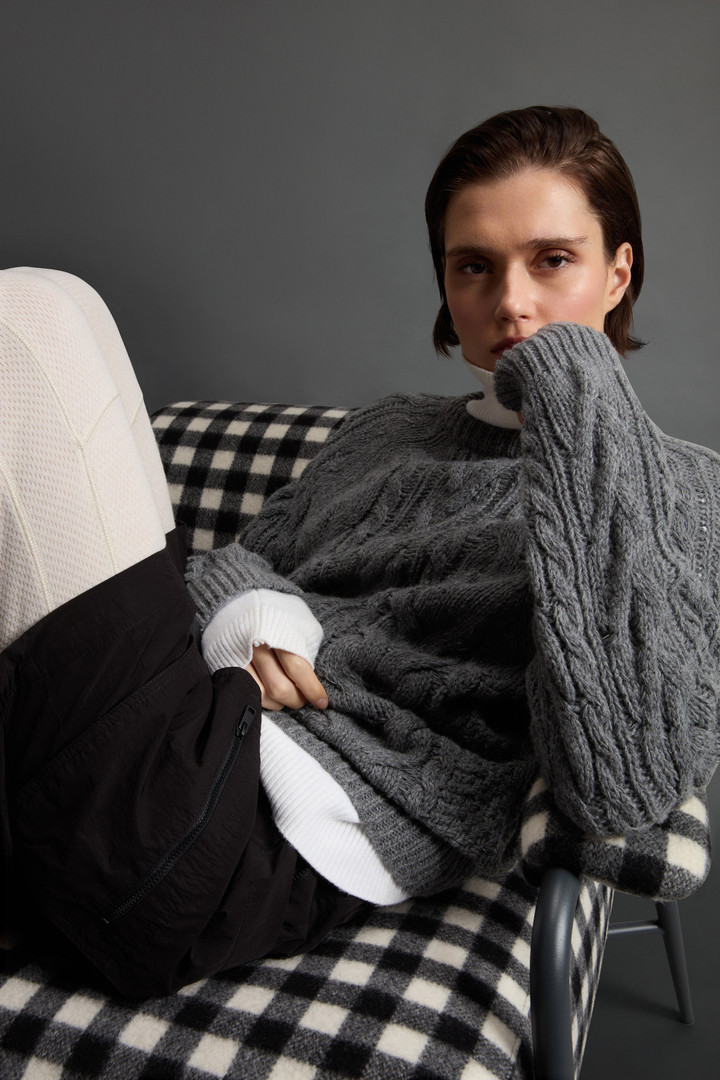 Pullover mit Rundhalsausschnitt aus reflektierendem Mouliné aus Schurwollmischung by Todd Snyder Grau photo 7 | Woolrich