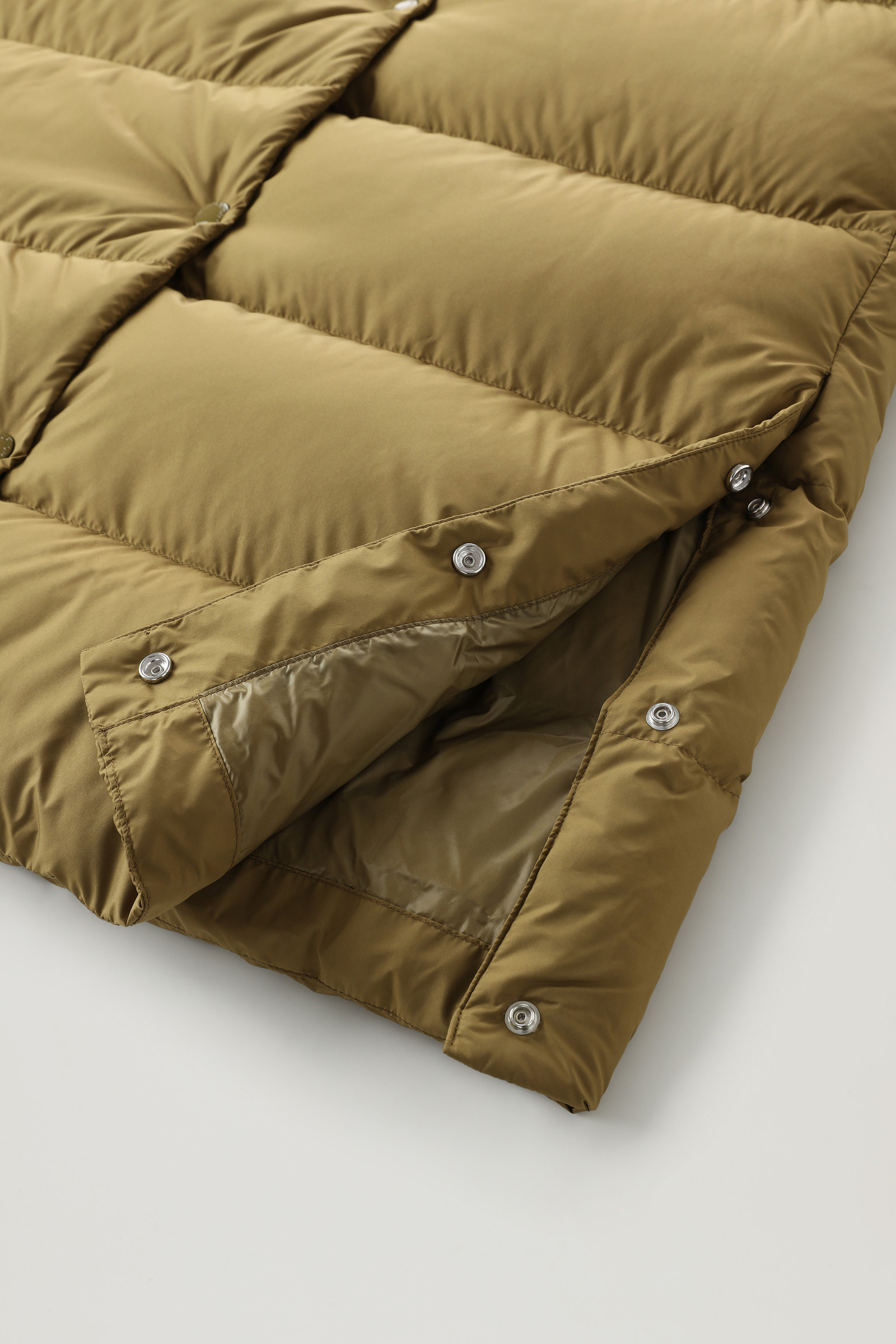 Gilet Ellis imbottito lungo in microfibra verde photo 8 | Woolrich