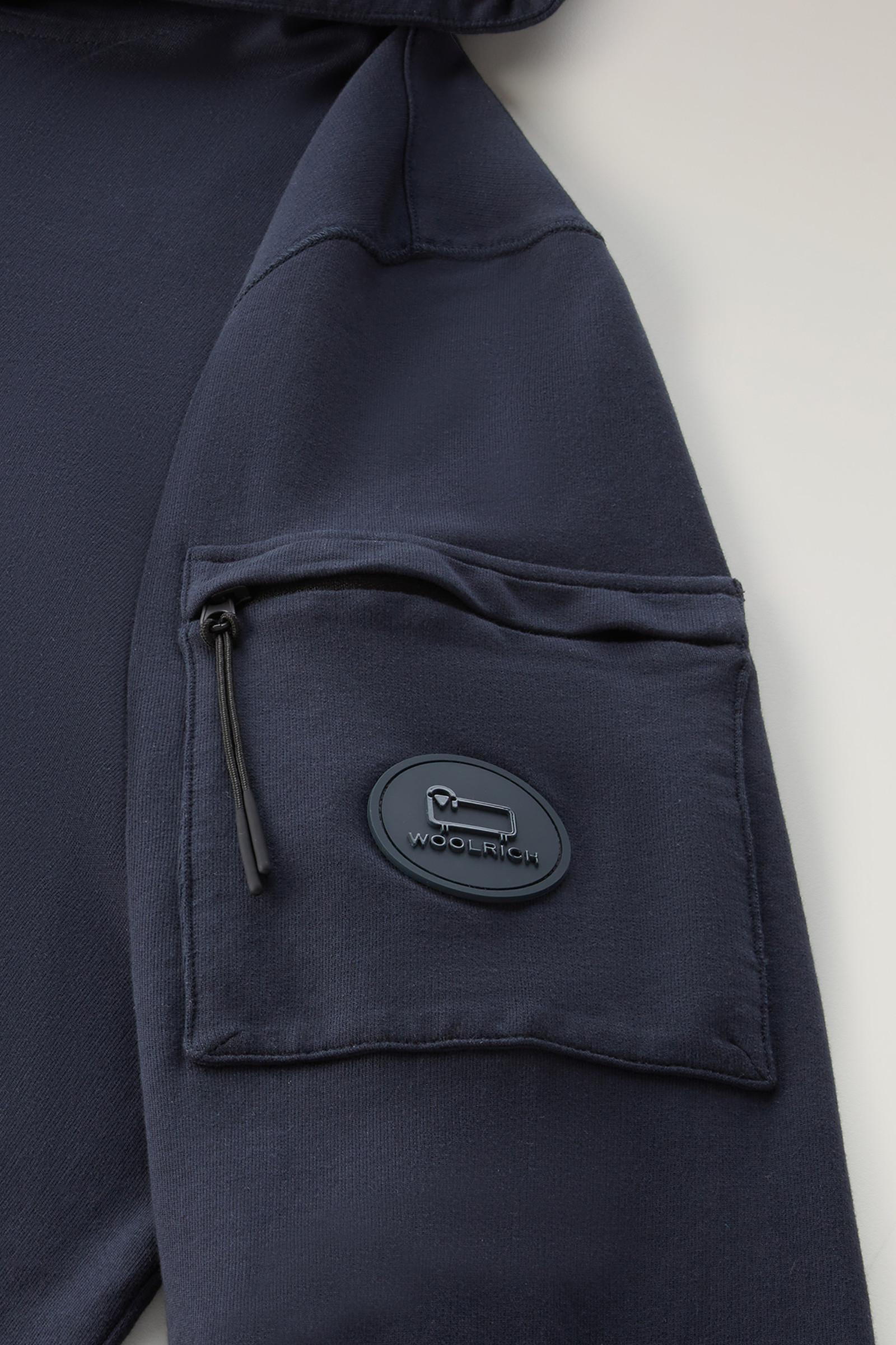 Sweat-shirt à capuche en pur coton muni d’une poche zippée bleu photo 7 | Woolrich