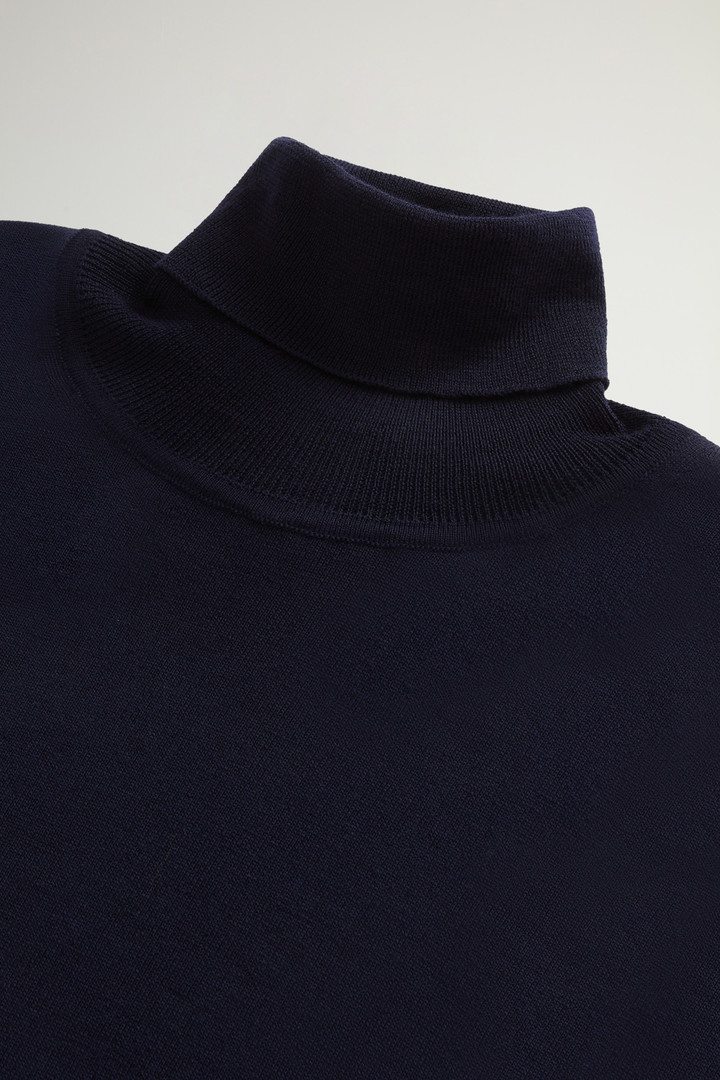 Turtleneck Sweater in Pure Merino Virgin Wool Blue photo 6 | Woolrich