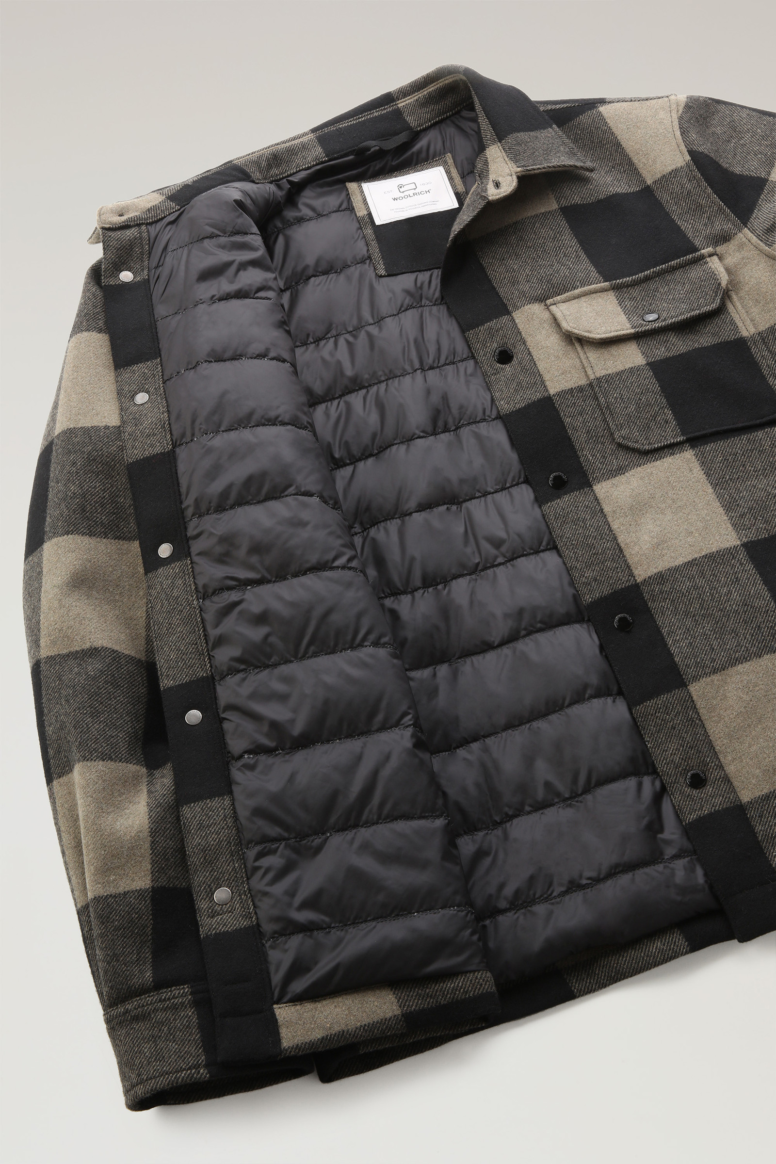 Giacca a camicia imbottita Alaskan Check in lana riciclata verde photo 10 | Woolrich