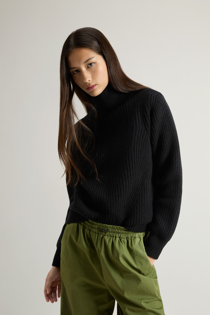 Canberra Turtleneck Sweater in Pure Virgin Wool Black photo 4 | Woolrich