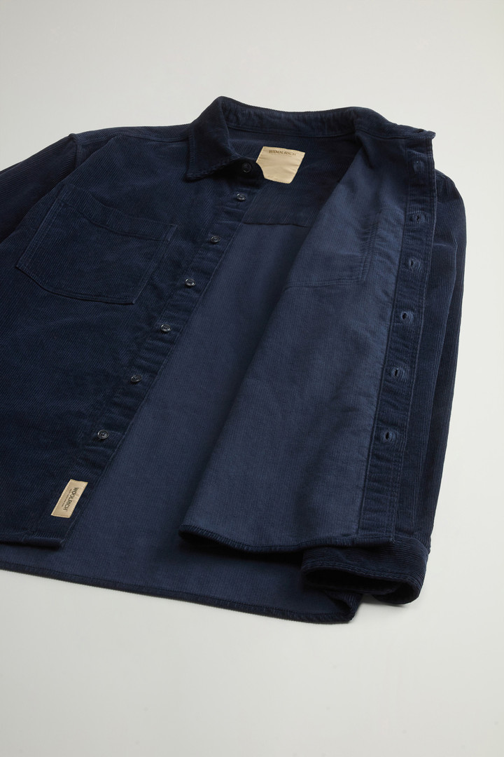 Stückgefärbtes Overshirt aus Cordsamt Blau photo 9 | Woolrich