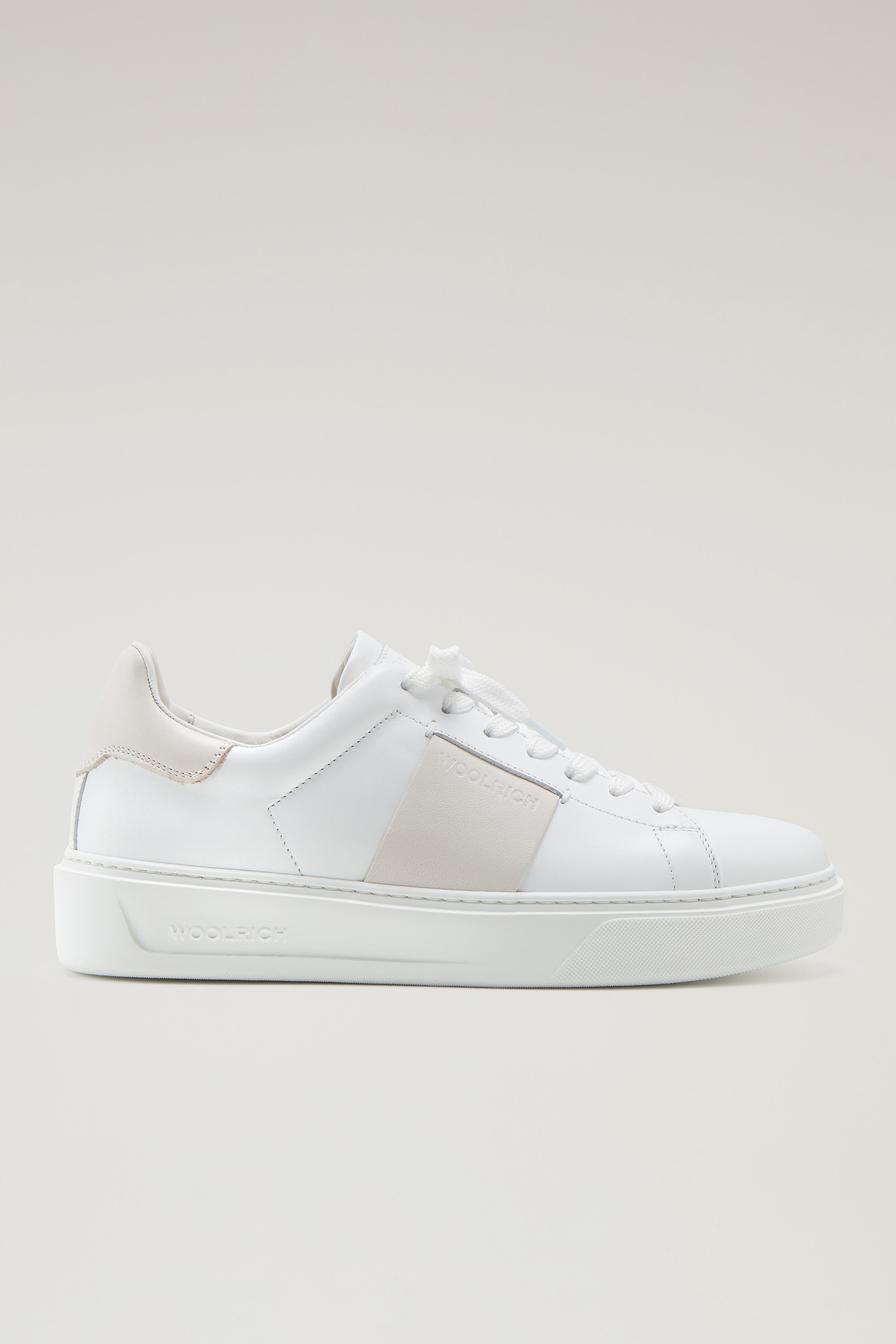 Classic Court Sneakers aus weichem Kalbsleder mit Kontrastdetails weiß | Woolrich