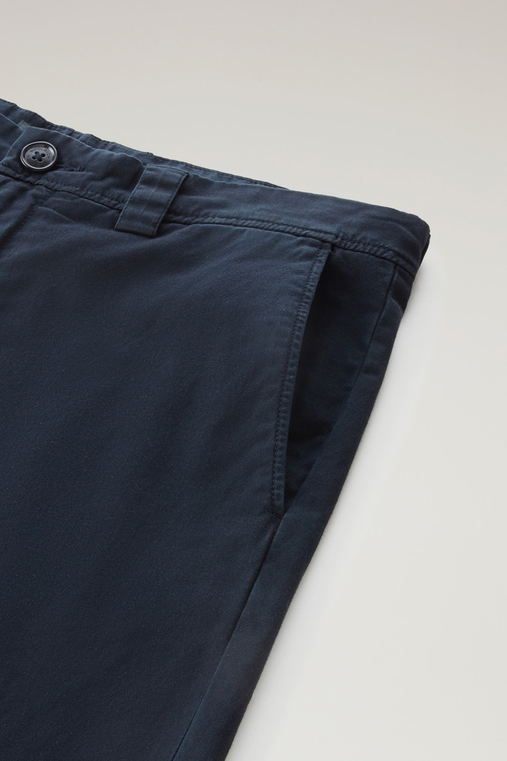 Pantalon chino en coton élastique teint en pièce Bleu photo 6 | Woolrich