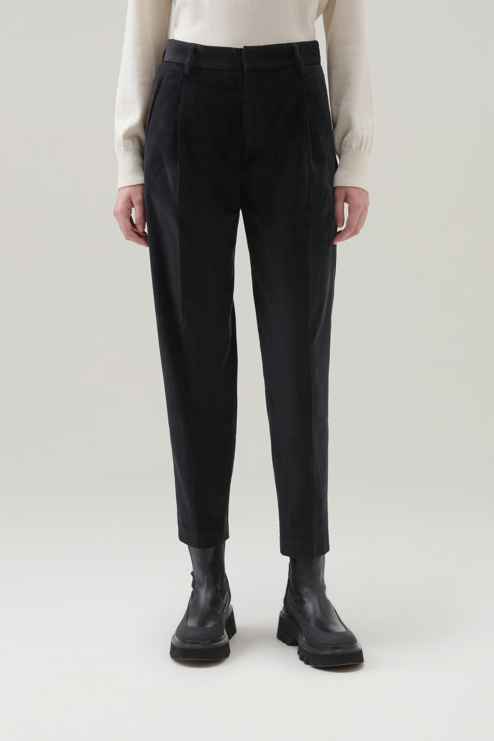 Soft Corduroy Pleated Pants Black | Woolrich