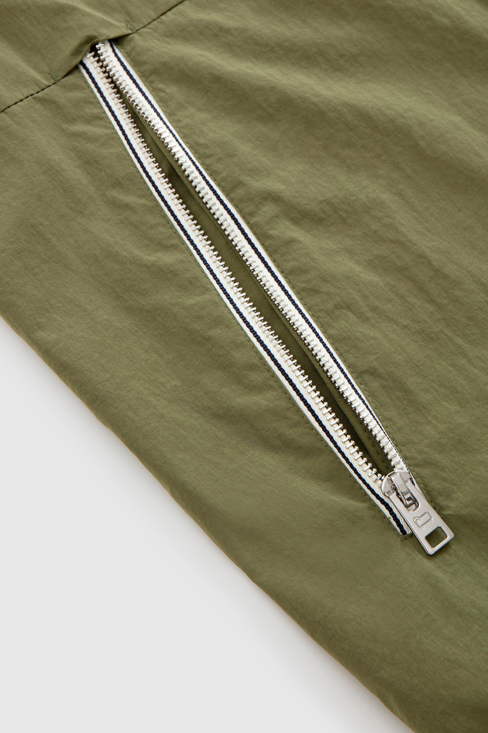 Giacca a vento ultraleggera in crinkle nylon verde photo 7 | Woolrich