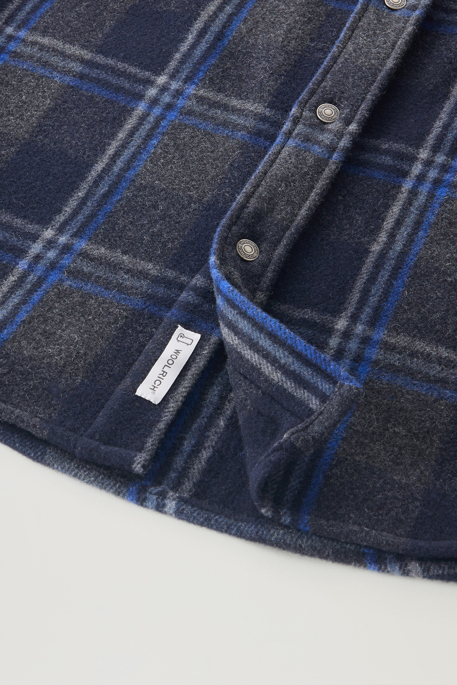 Chaqueta camisera Alaskan a cuadros de mezcla de lana italiana reciclada grey photo 8 | Woolrich