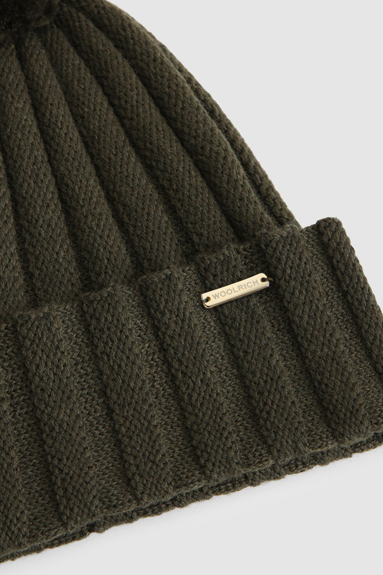 Beanie aus Schurwolle mit Bommel