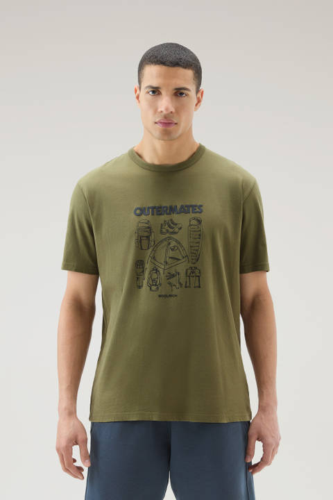 Zuiver katoenen T-shirt met Outermates-print Groen | Woolrich