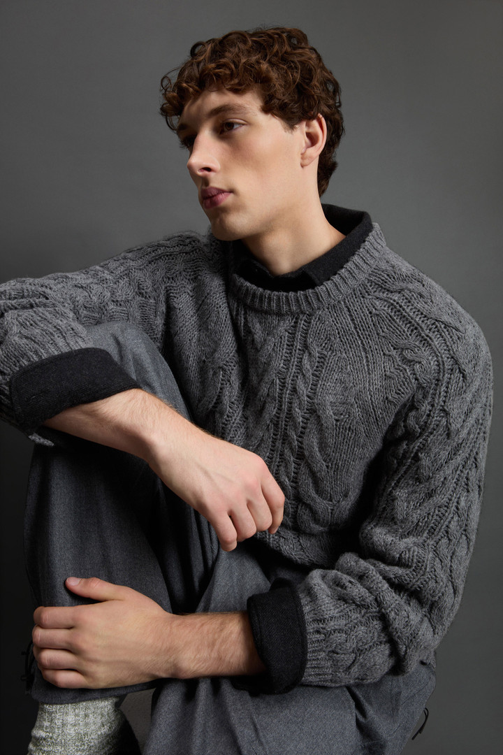Pullover mit Rundhalsausschnitt aus reflektierendem Mouliné aus Schurwollmischung by Todd Snyder Grau photo 6 | Woolrich