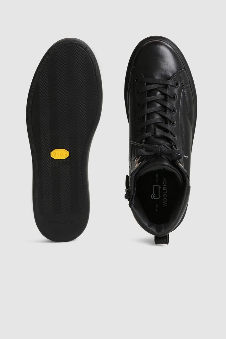 Klassieke halfhoge Court sneaker van doorgestikt nappaleer