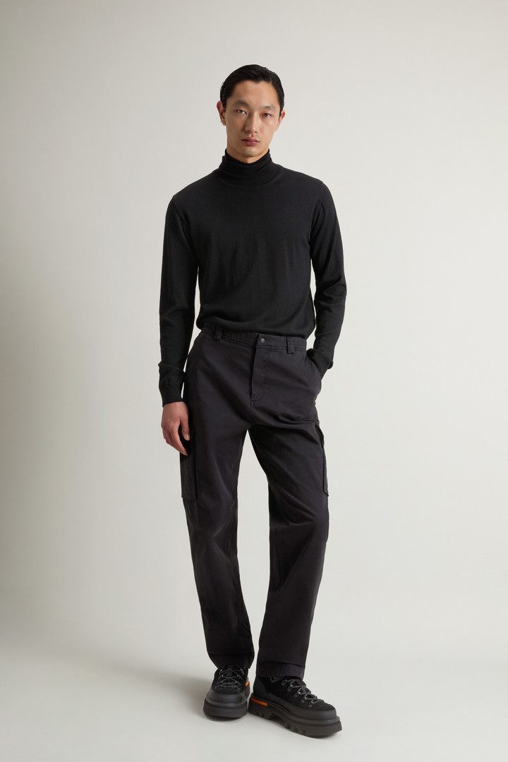 Garment-dyed Cargo Pants in Stretch Cotton Black photo 1 | Woolrich