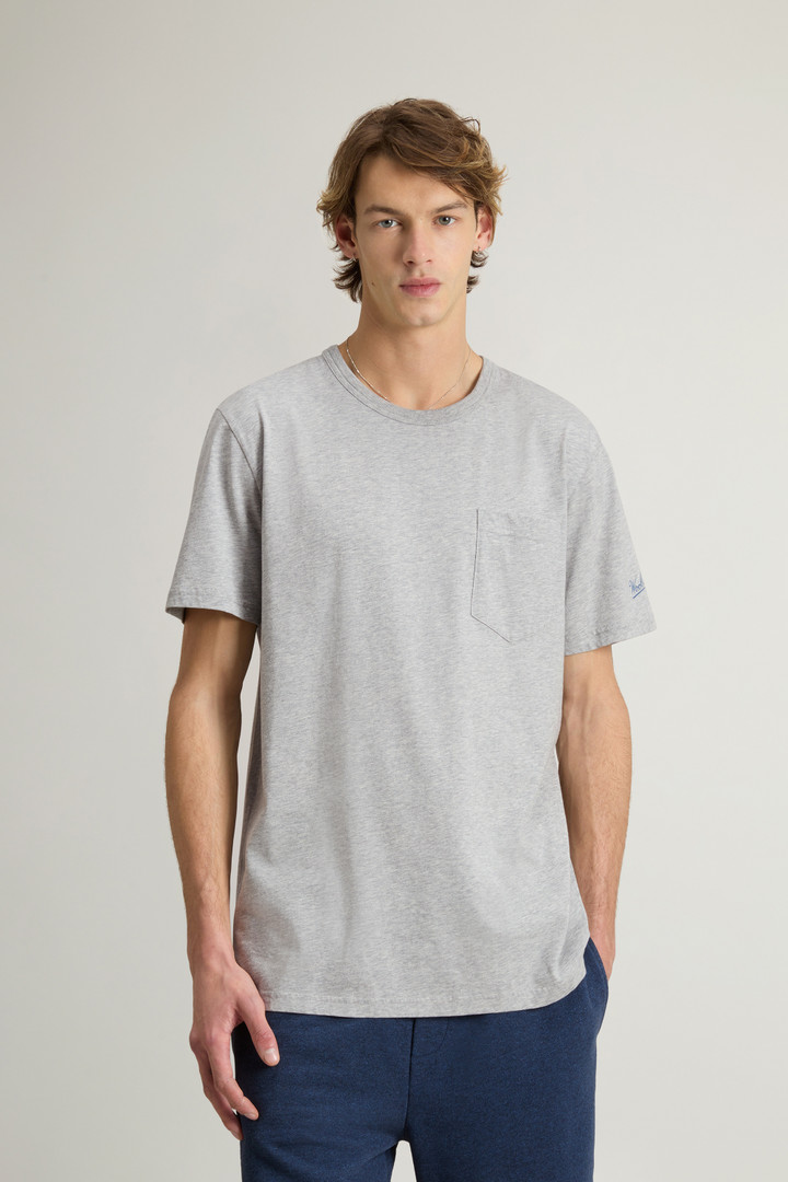 LOGO POCKET T-SHIRT Gris photo 1 | Woolrich