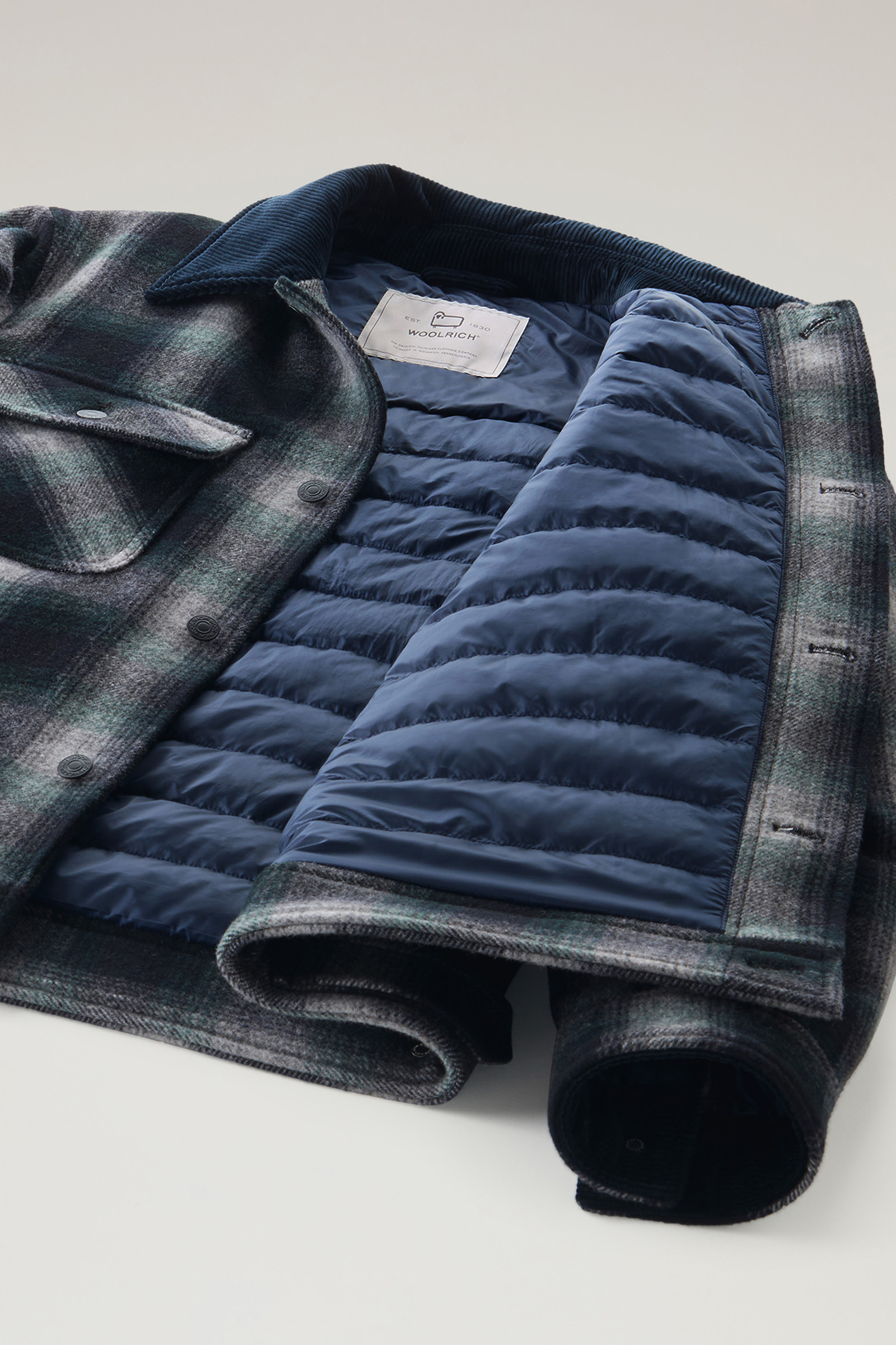 Wattierte Trucker-Jacke aus recycelter Wollmischung grey photo 8 | Woolrich
