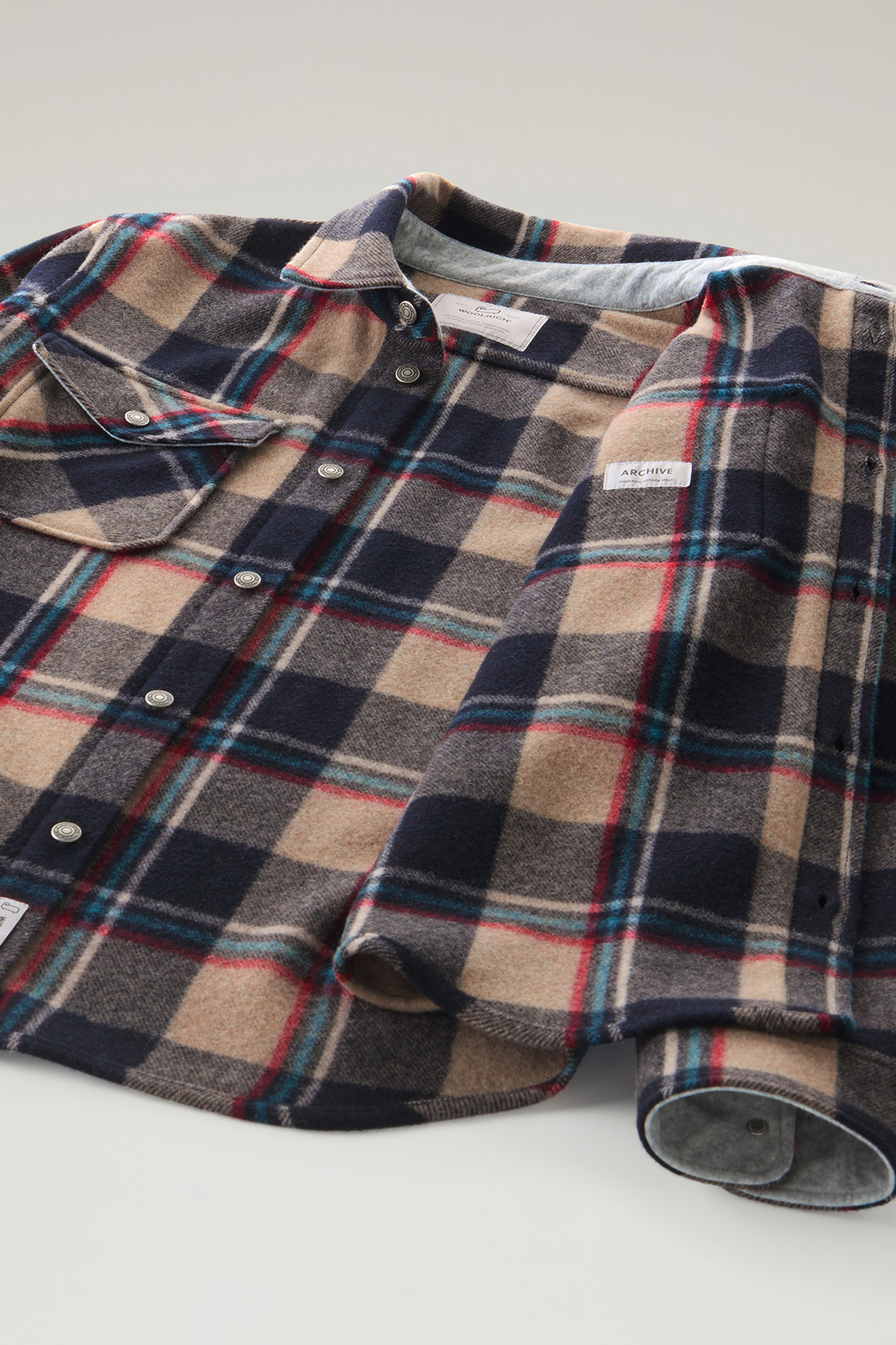 Overhemdjack met Alaskan Check van gerecycled Italiaans wolmix beige photo 11 | Woolrich