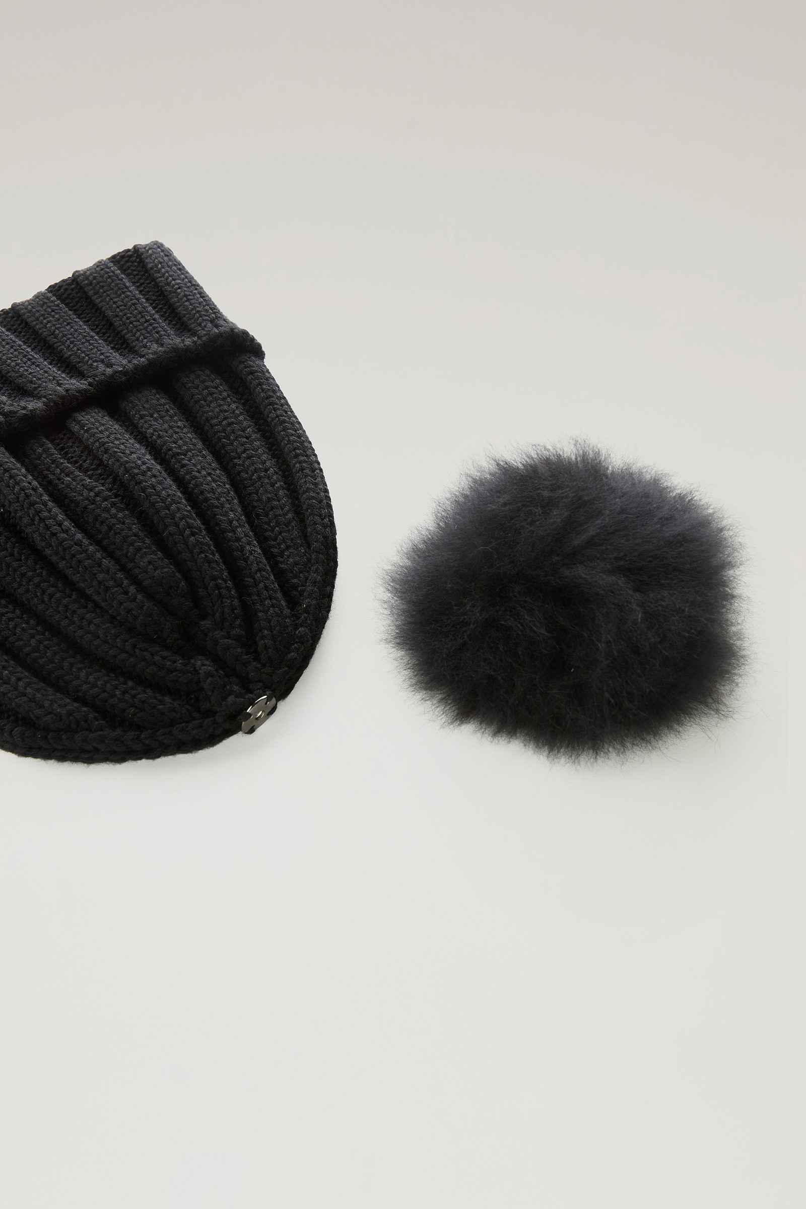 Beanie in Pure Virgin Wool with Cashmere Pom-Pom Black photo 4 | Woolrich