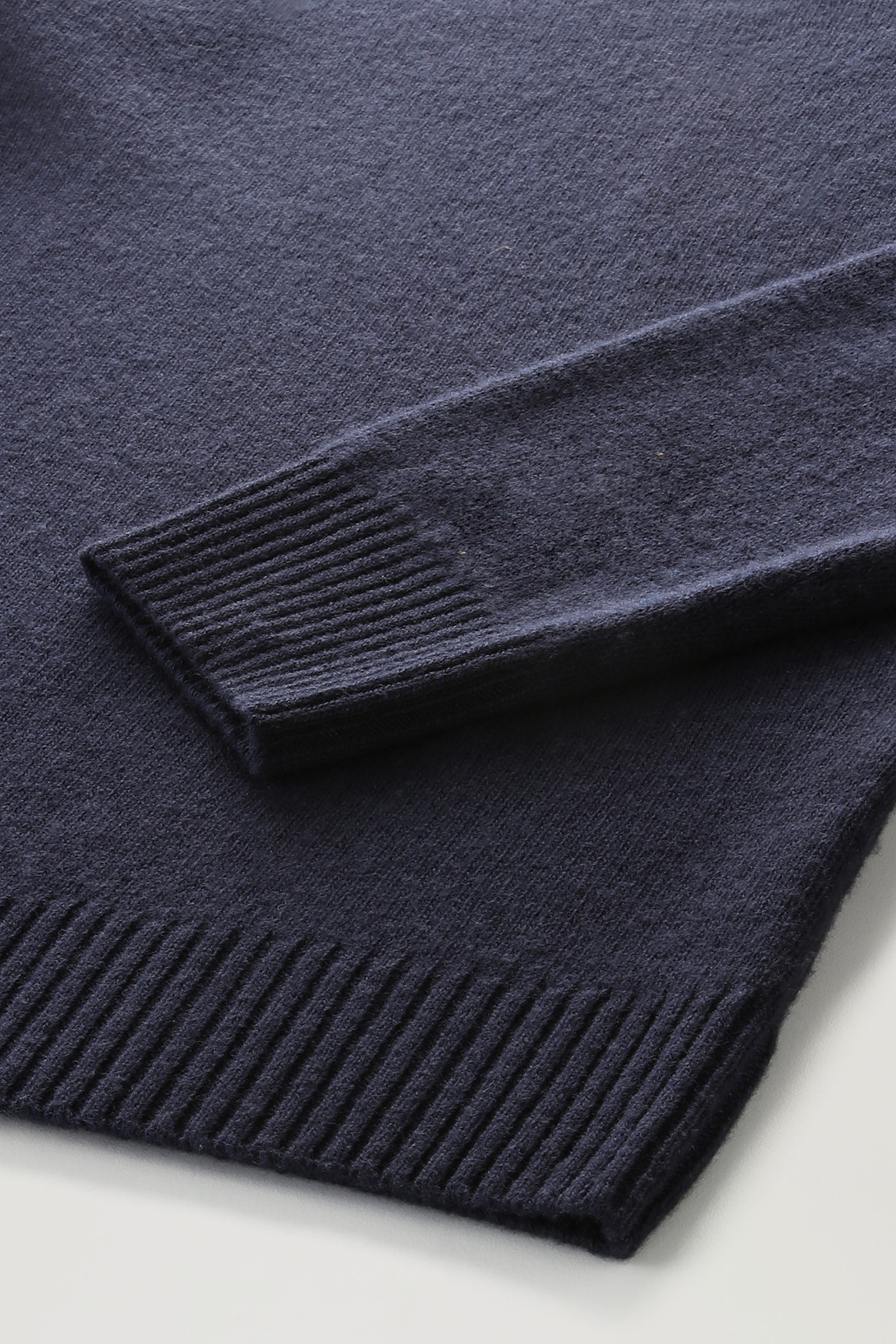 Achteraf geverfde trui met ronde hals van scheerwol blauw photo 8 | Woolrich