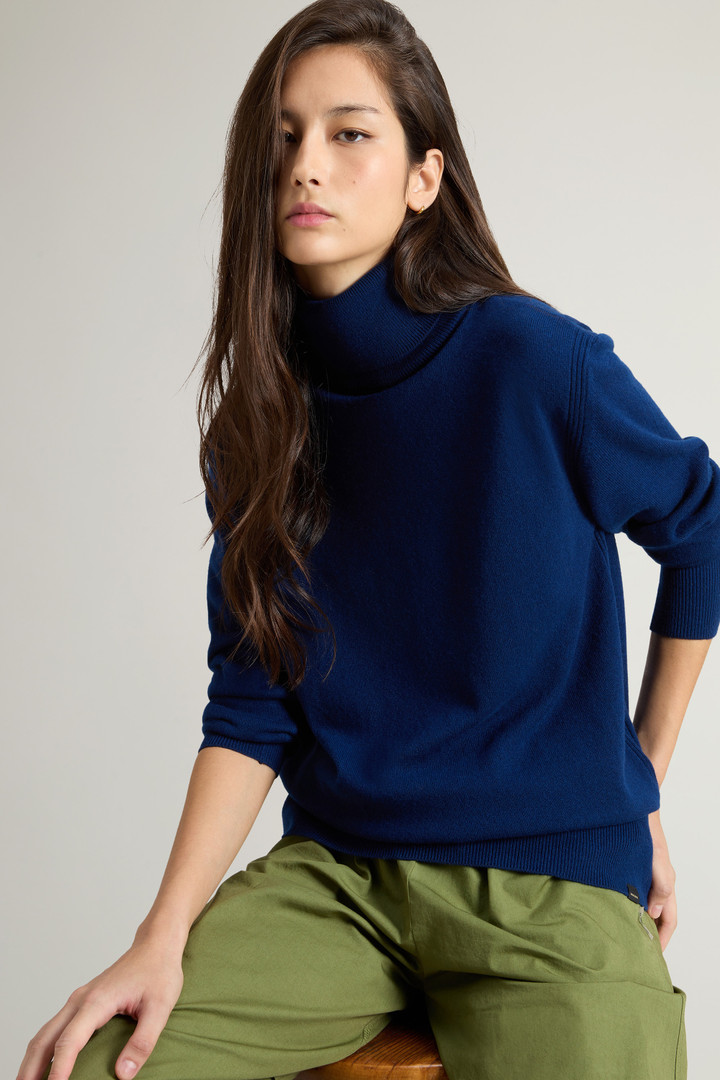 Pullover mit hohem Kragen aus reiner Kaschmirwolle Blau photo 4 | Woolrich