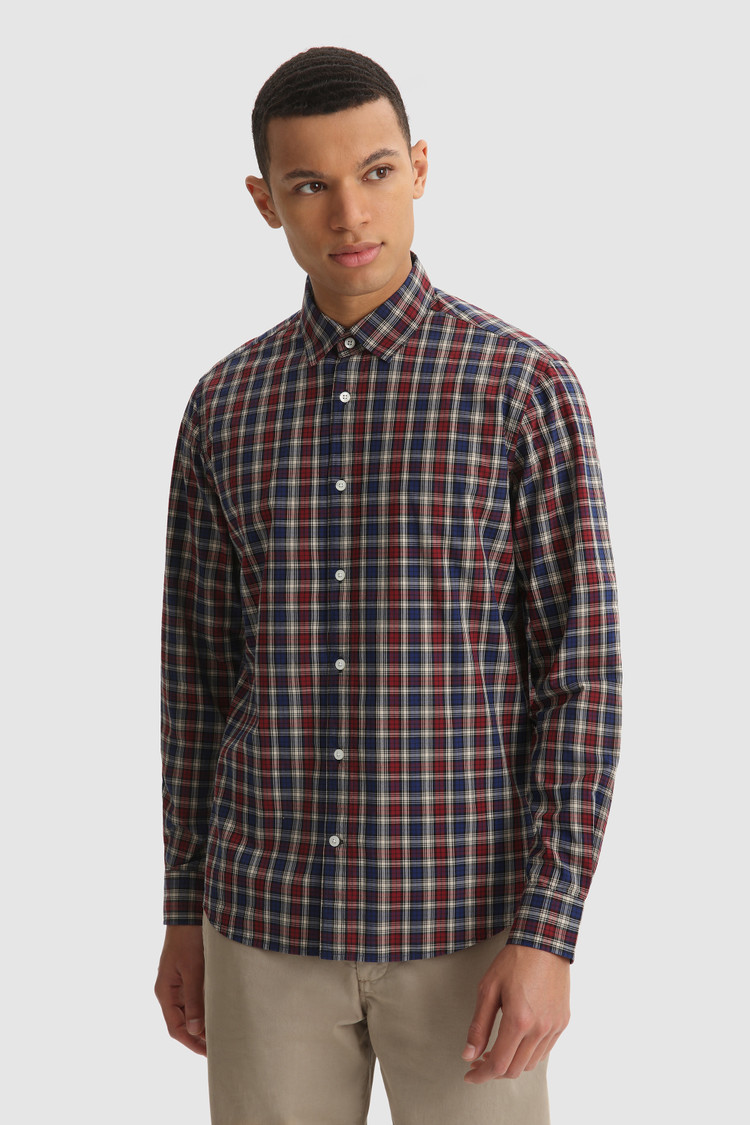 Camisa en popelina de algodón teñida en hilo