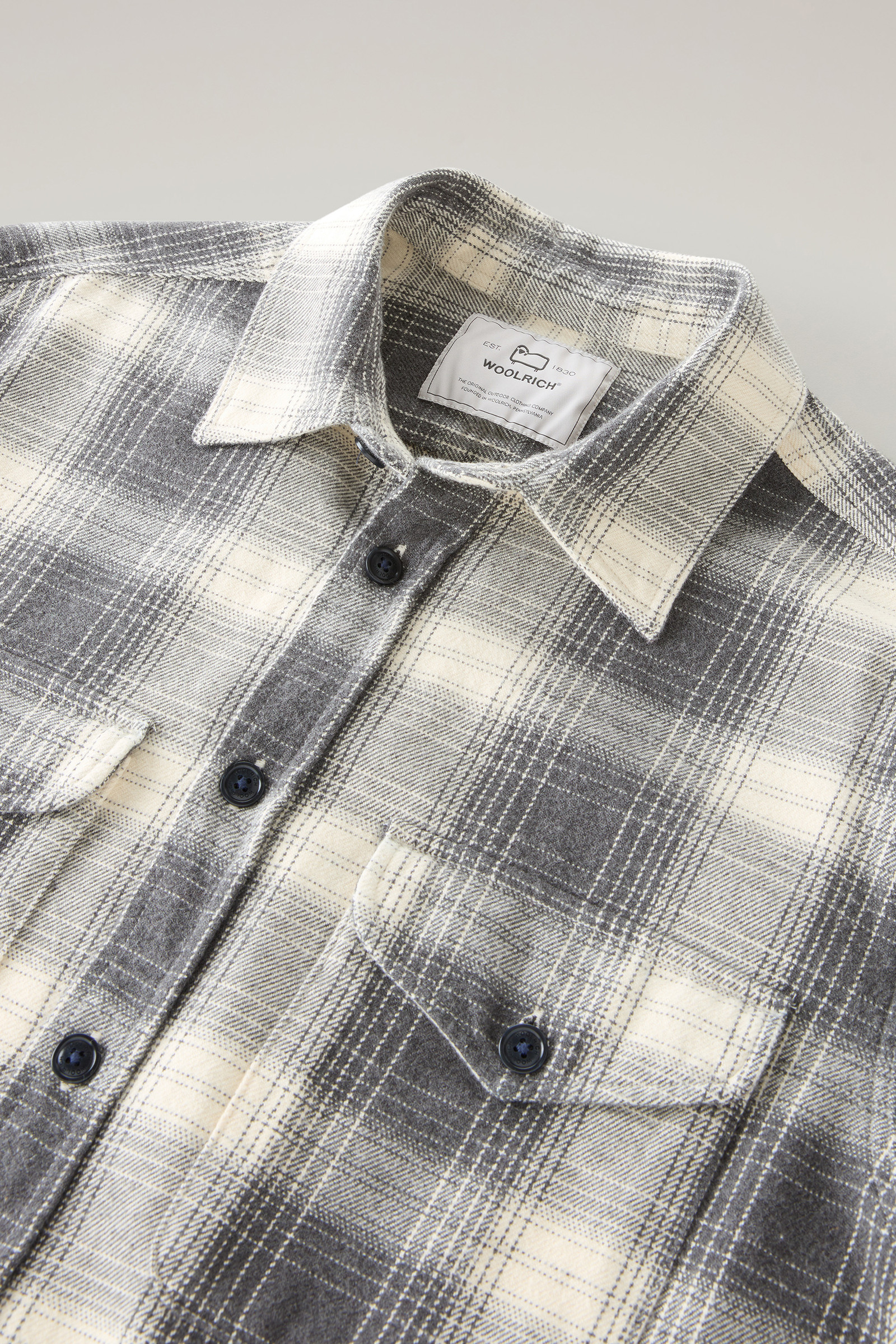 Camicia a quadri in flanella grigio photo 6 | Woolrich