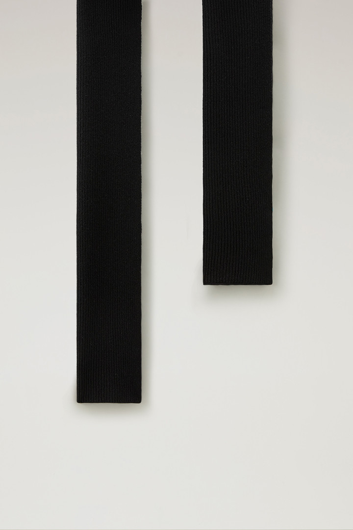 Ribbed Scarf in Pure Cashmere Black photo 2 | Woolrich