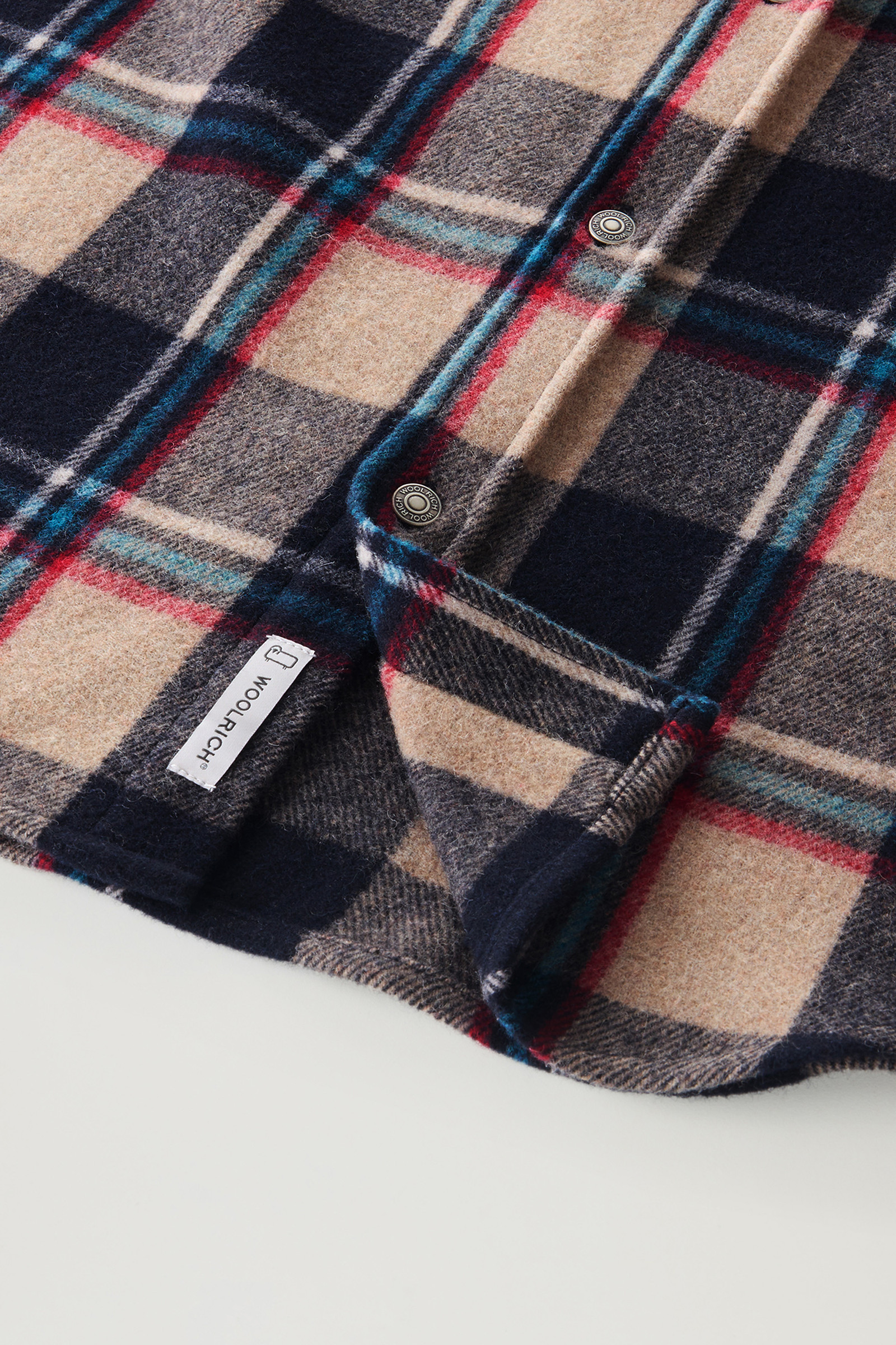 Overhemdjack met Alaskan Check van gerecycled Italiaans wolmix beige photo 8 | Woolrich