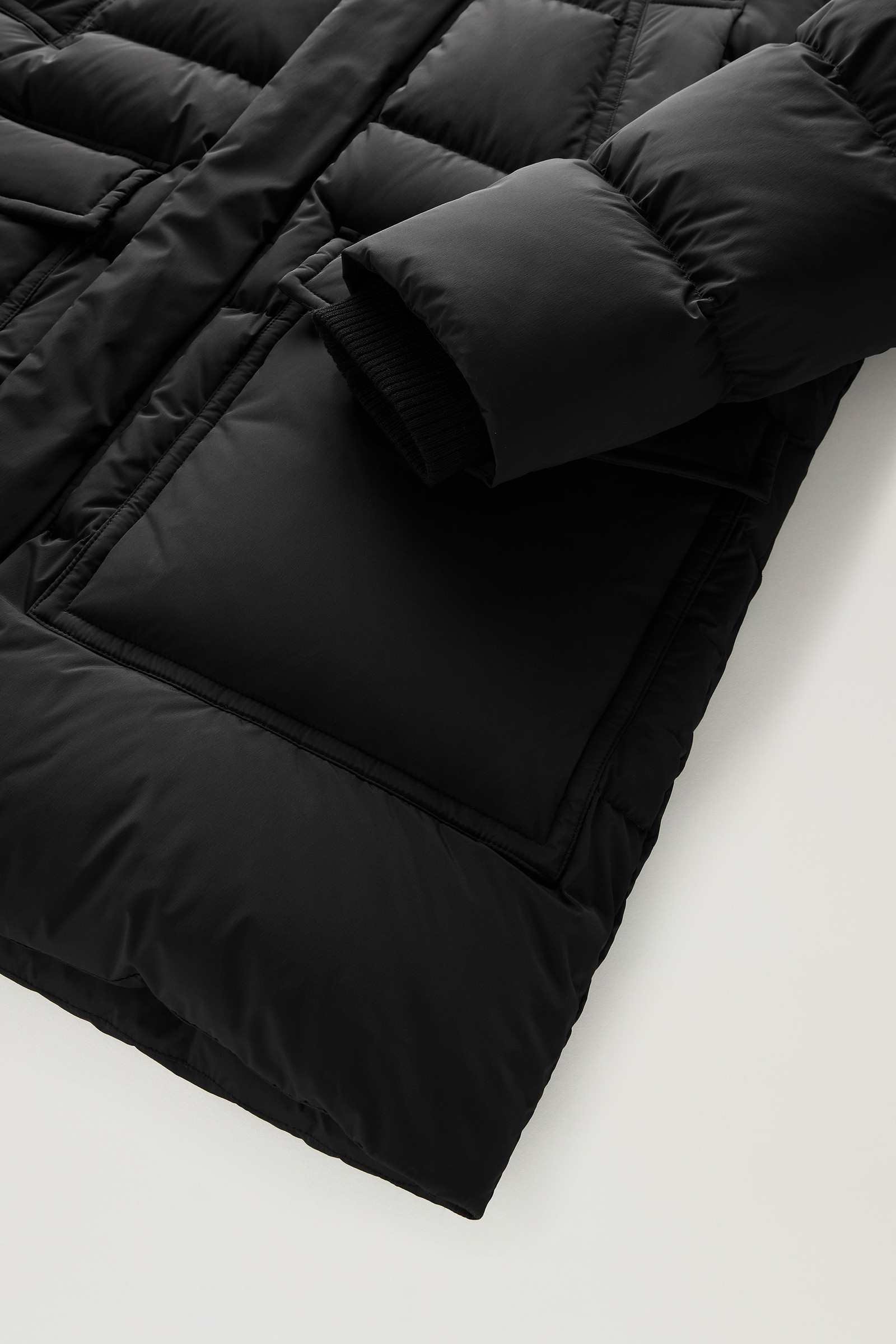 Wattierter Premium Parka aus Stretch-Nylon schwarz photo 8 | Woolrich