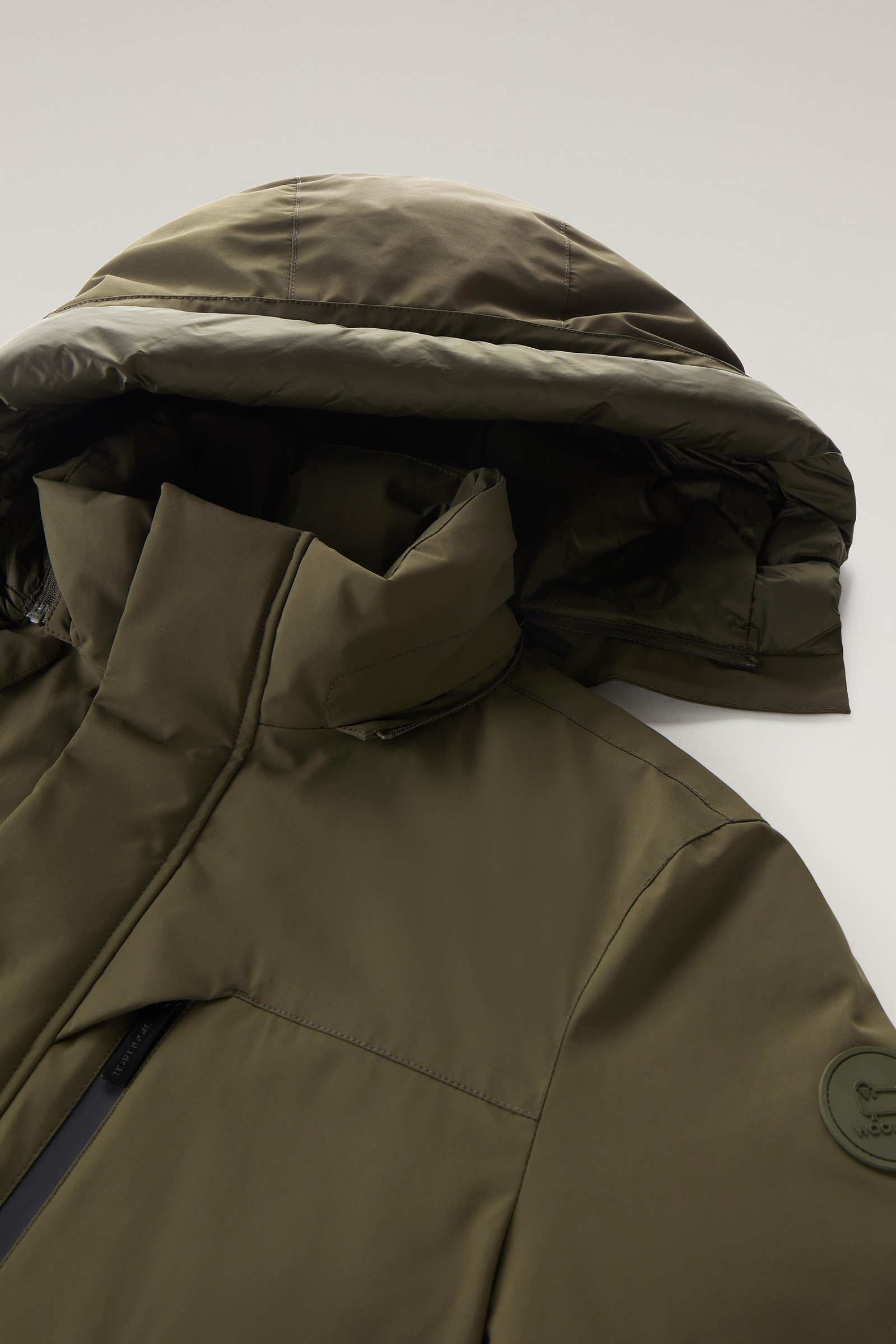 Mountain Parka in nylon elasticizzato verde photo 7 | Woolrich