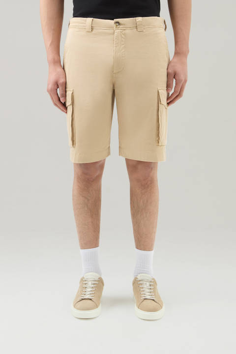 Pantalones cortos cargo teñidos en prenda de algodón elástico Beige | Woolrich