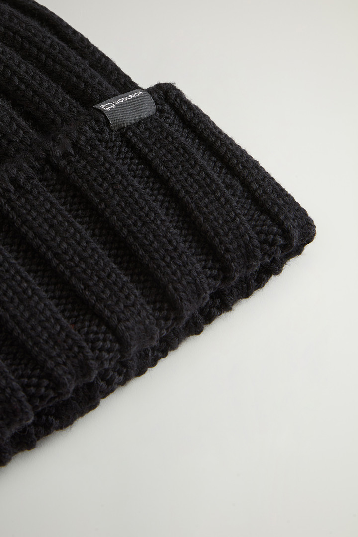 Beanie in Pure Virgin Wool with Cashmere Pom-Pom Black photo 3 | Woolrich