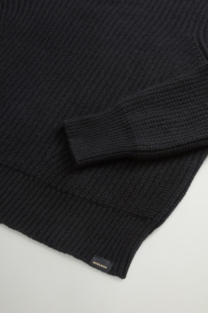 Canberra Turtleneck Sweater in Pure Virgin Wool Black photo 7 | Woolrich