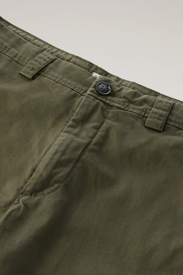 Garment-Dyed Cargo Shorts in Stretch Cotton Green photo 4 | Woolrich