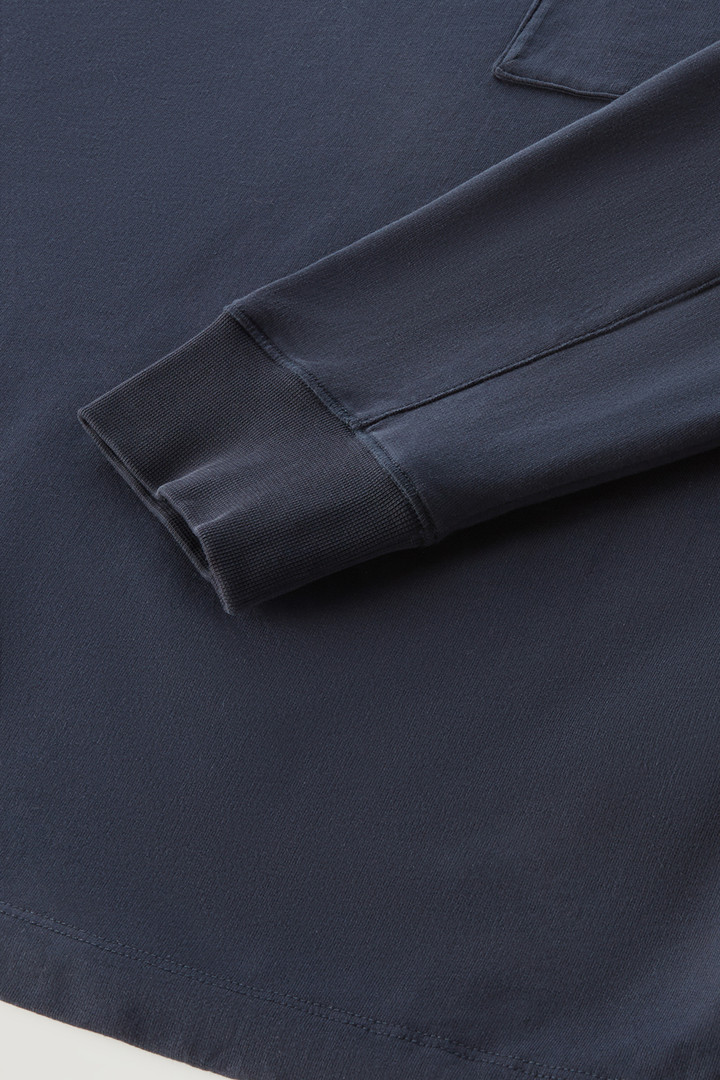 Sweat-shirt à col rond en pur coton muni d’une poche zippée Bleu photo 5 | Woolrich