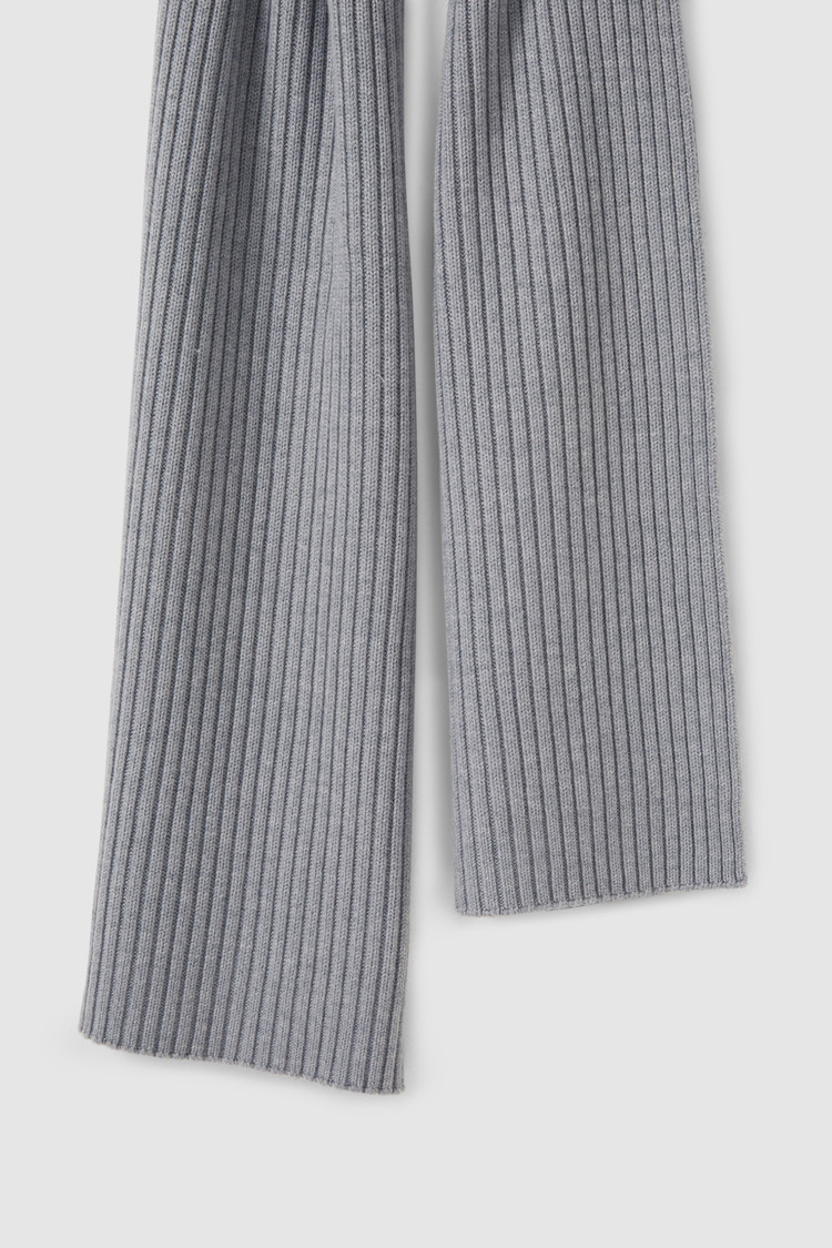Solid color wool scarf