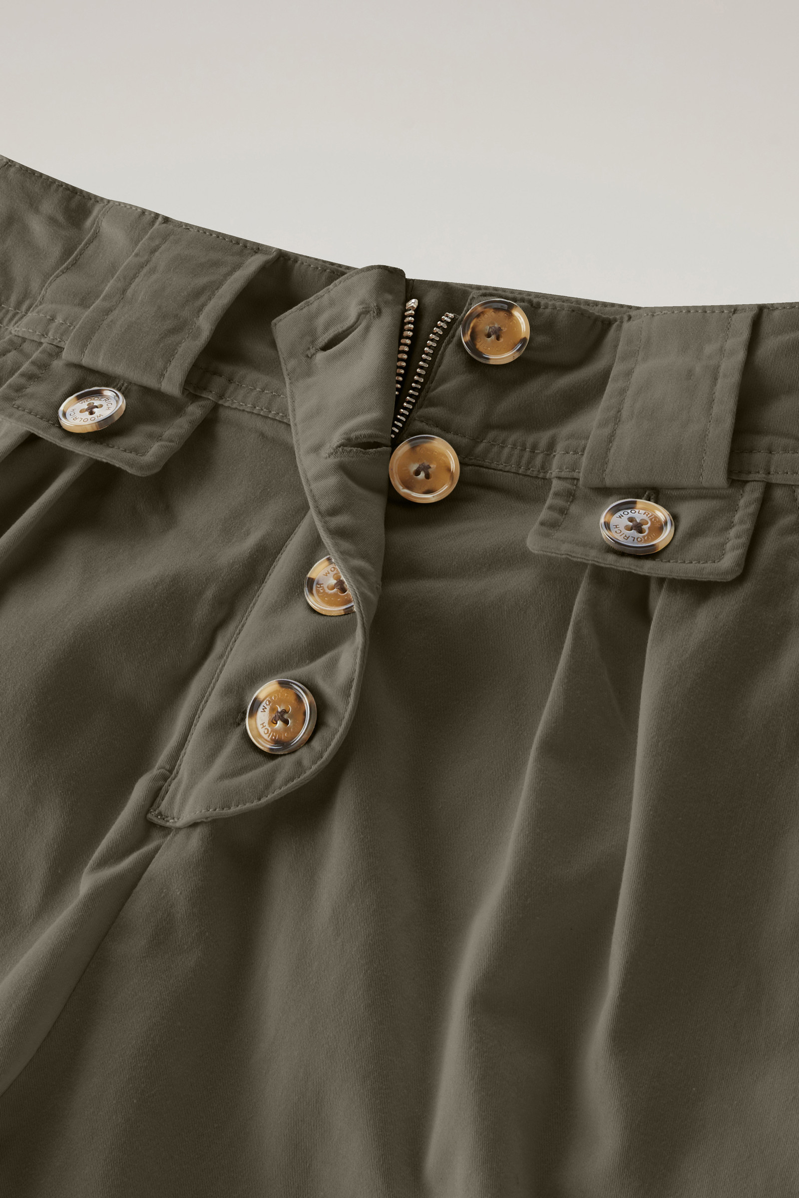 Achteraf geverfde korte broek van elastisch keperkatoen groen photo 5 | Woolrich